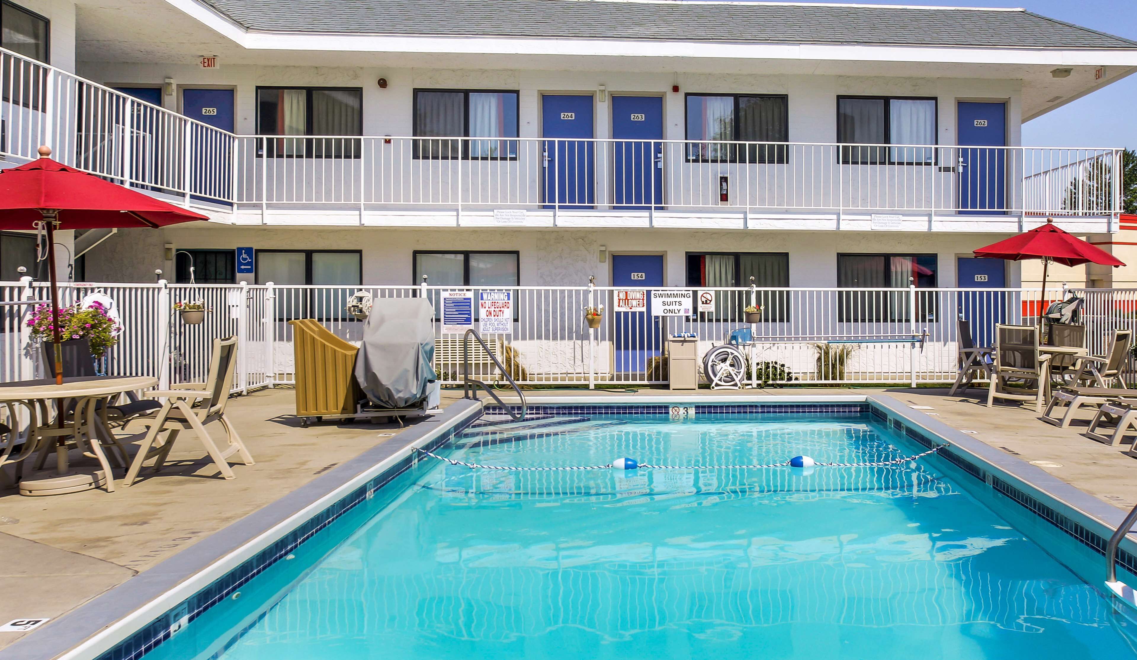 حمام سباحة خارجي