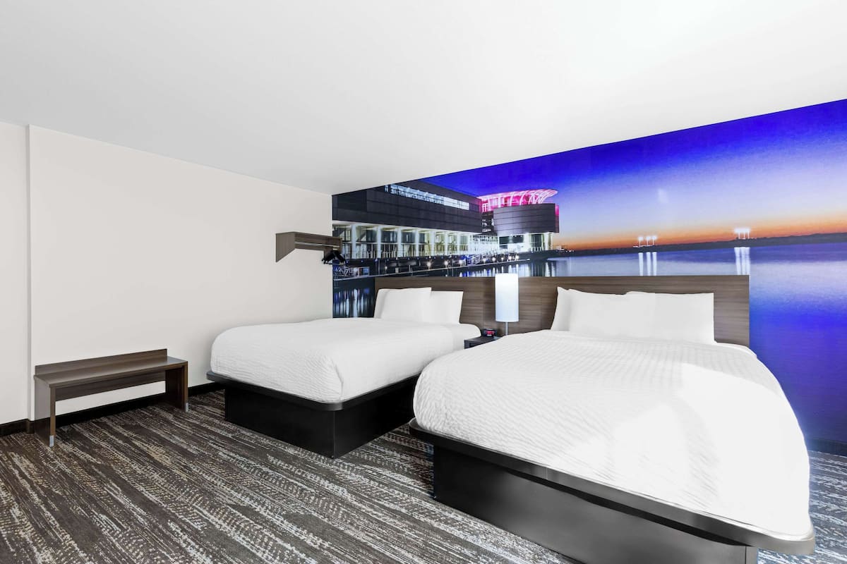 Habitación sénior, 2 camas de matrimonio, accesible para personas con discapacidad, no fumadores | Ropa de cama de alta calidad y edredones de plumas