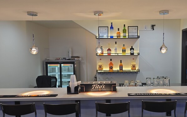 Bar (on property) - Clarion Pointe Milwaukee Airport (Milwaukee)