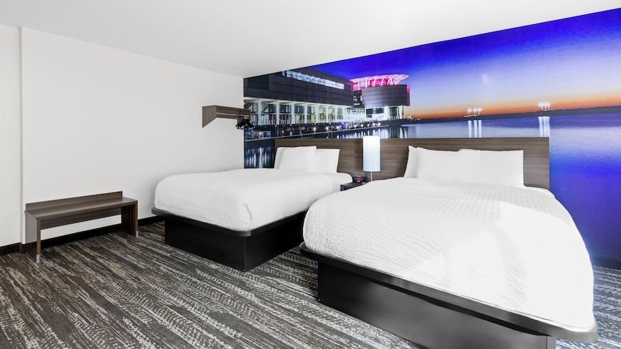 Clarion Pointe Milwaukee Airport