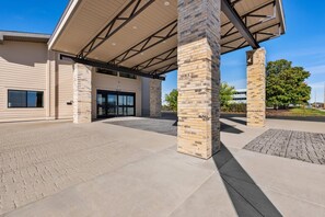 Exterior - Clarion Pointe Milwaukee Airport (Milwaukee)