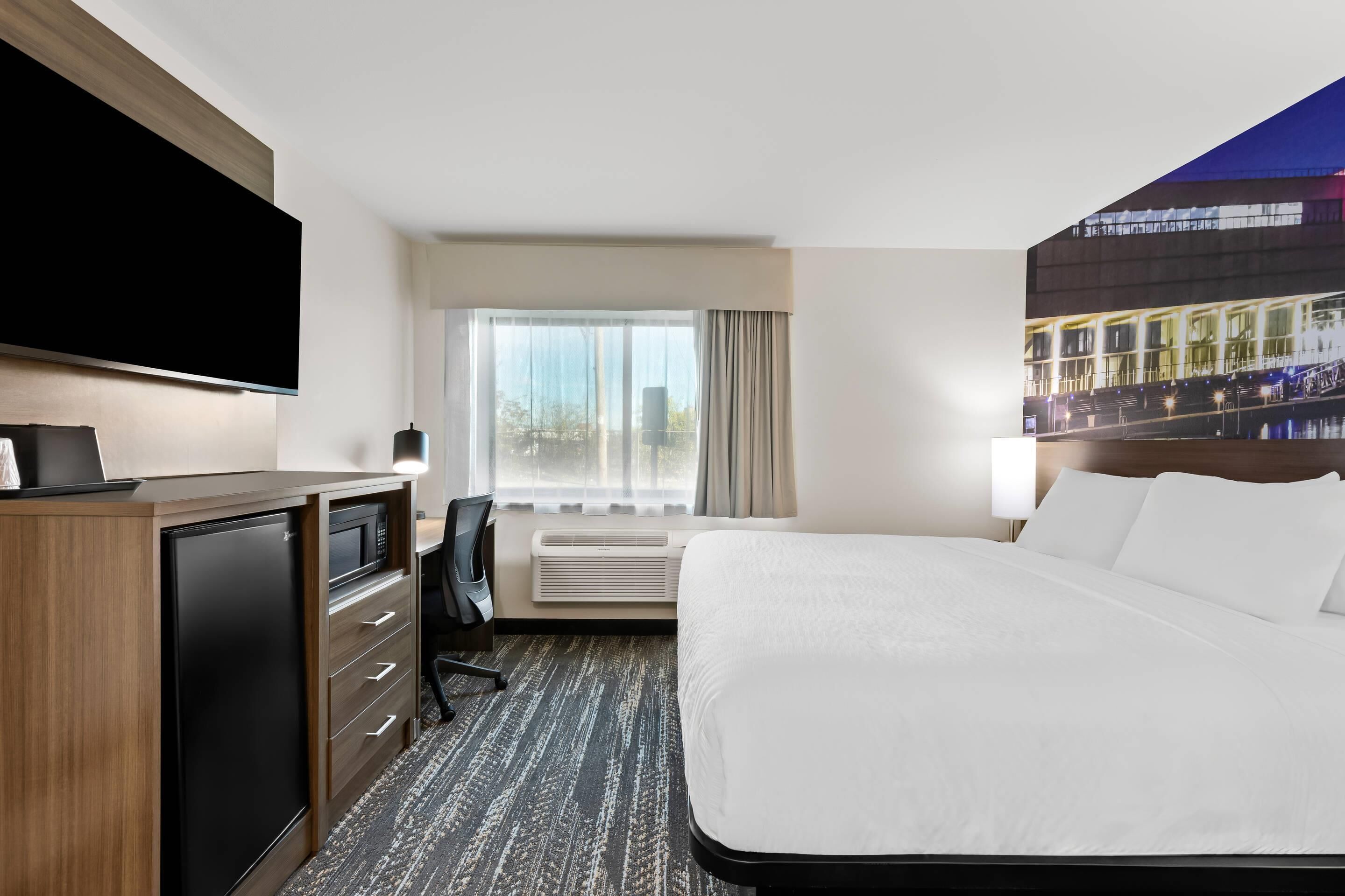 Rom – senior, 1 kingsize-seng, tilgjengelighetstilpasset, ikke-røyk | Sengetøy av topp kvalitet, dundyner og senger med overmadrass