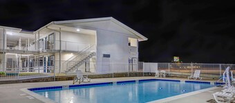 Motel 6 Denton, TX - UNT