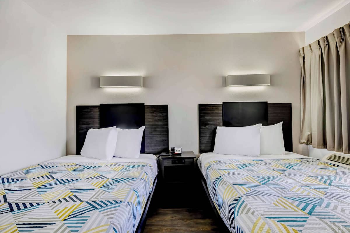 Työpöytä, ilmainen Wi-Fi, vuodevaatteet