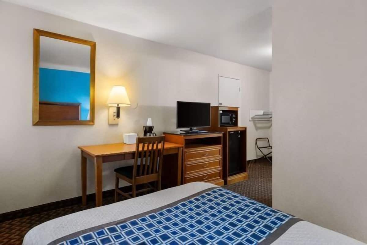 Desk, laptop workspace, rollaway beds (surcharge), WiFi (free)
