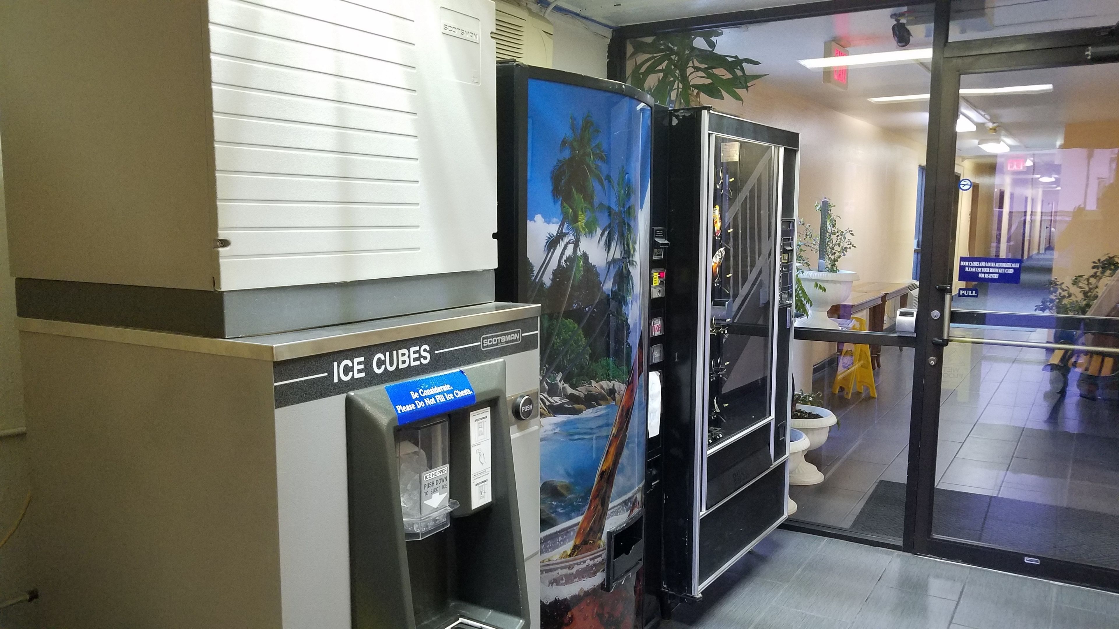 Máy bán hàng tự động