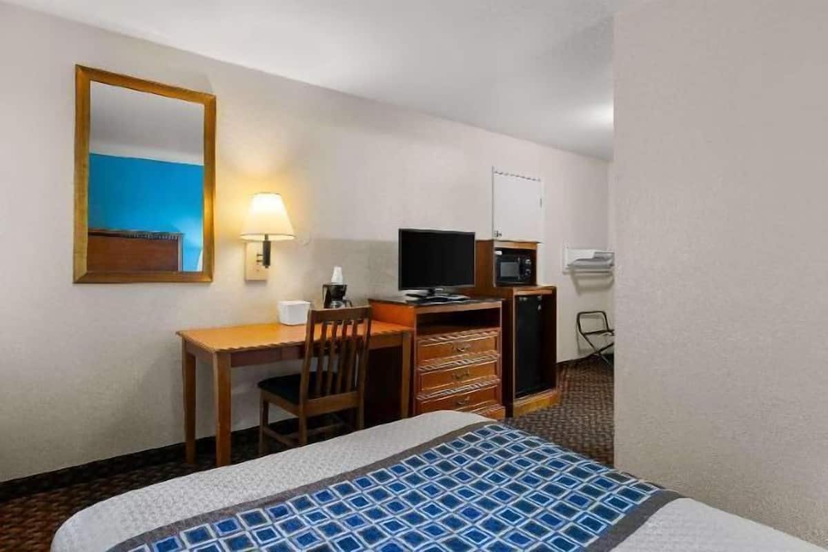 Desk, laptop workspace, rollaway beds, free WiFi
