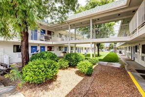 Property grounds - Motel 6 Wheat Ridge, CO - West - Denver North (Wheat Ridge)