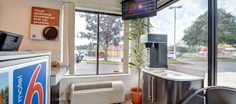 Motel 6 Southington, CT - Hartford