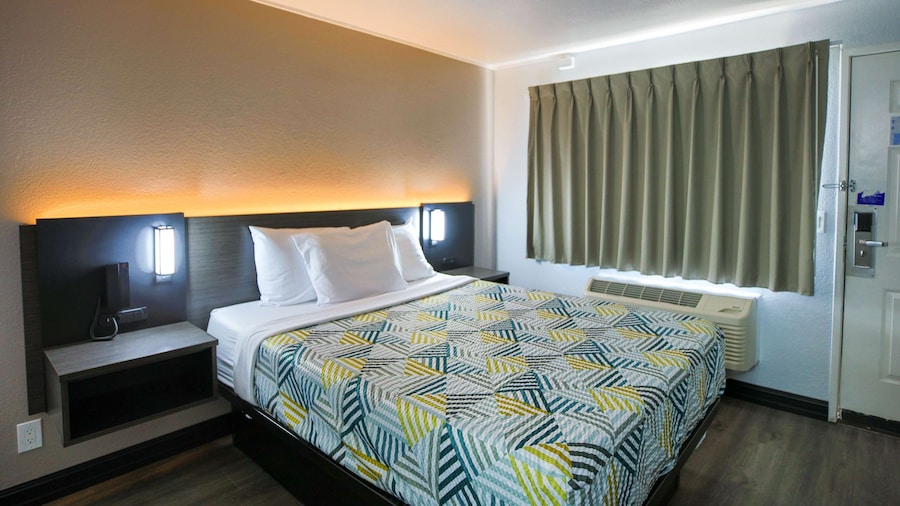 Motel 6 Sacramento, CA - Central