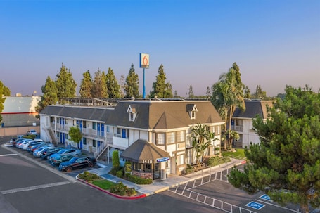 Jardim. Motel 6 Merced, CA - North