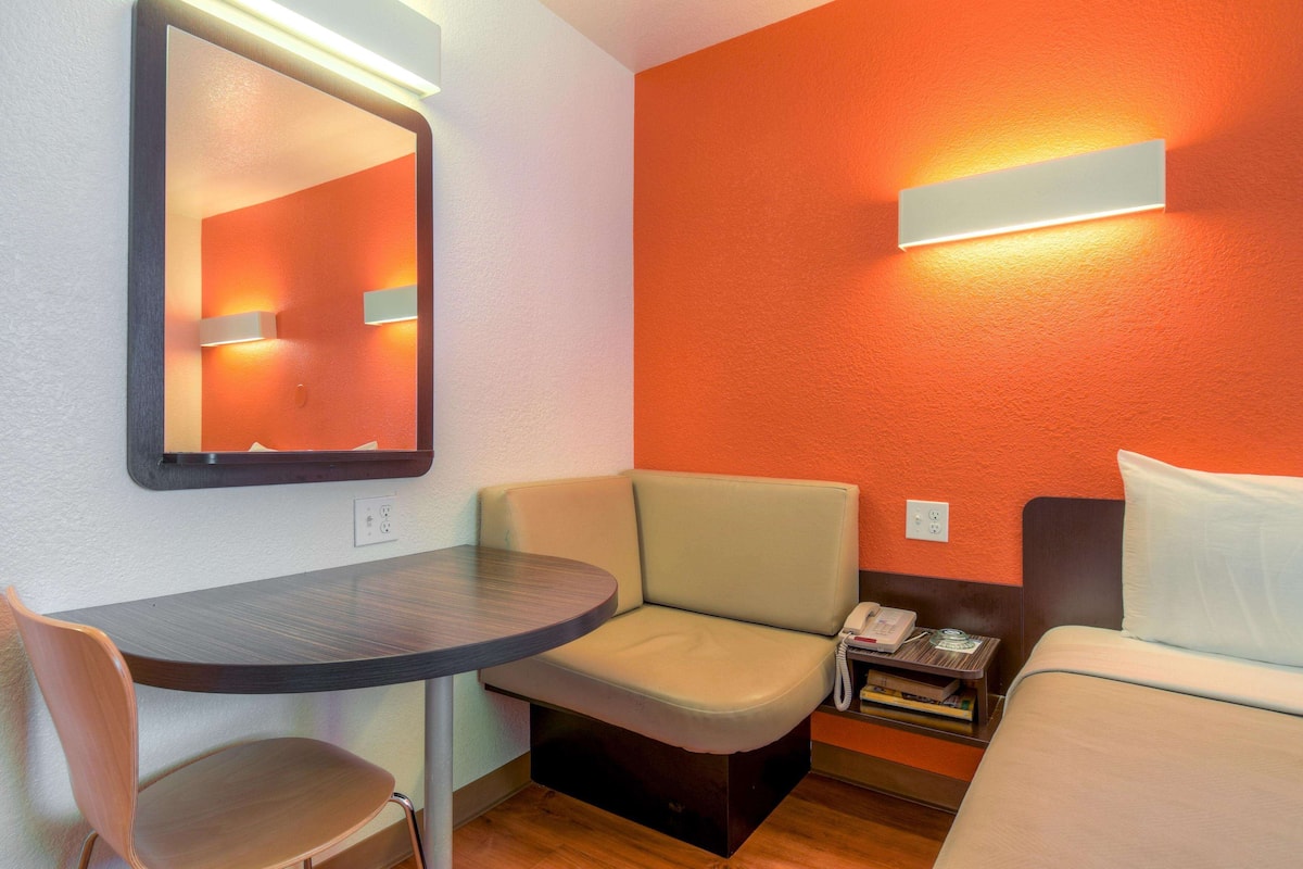 Desk, blackout curtains, free WiFi, bed sheets