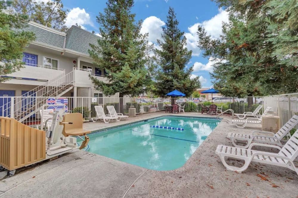 Motel 6 Rohnert Park, CA