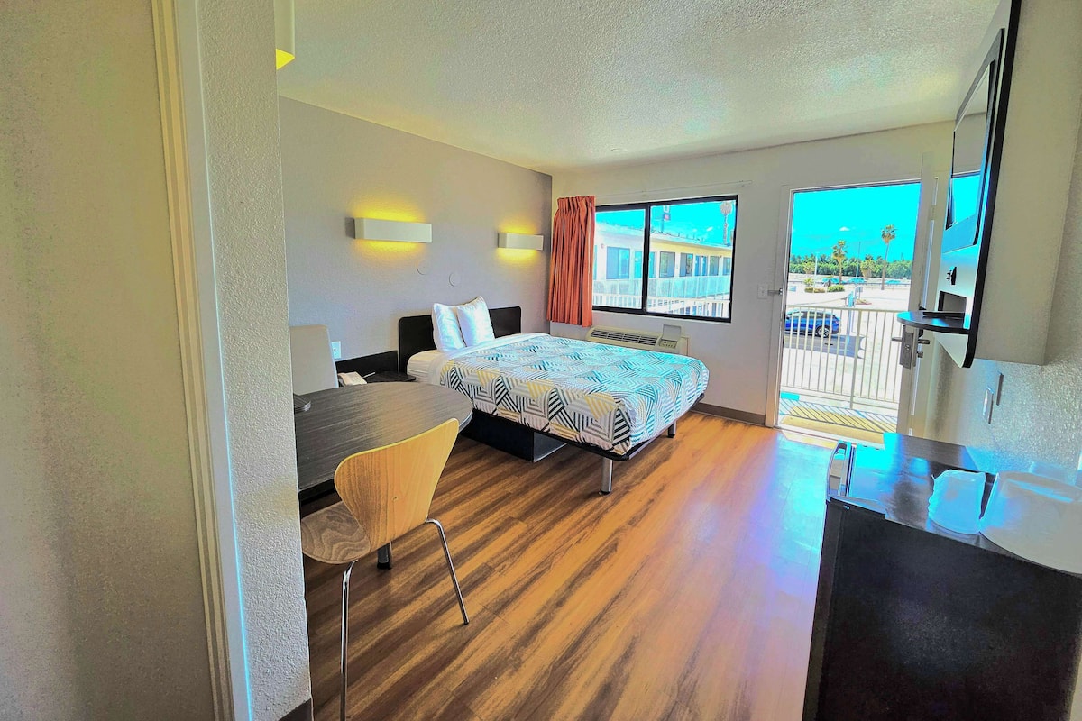 Blackout curtains, free WiFi, bed sheets