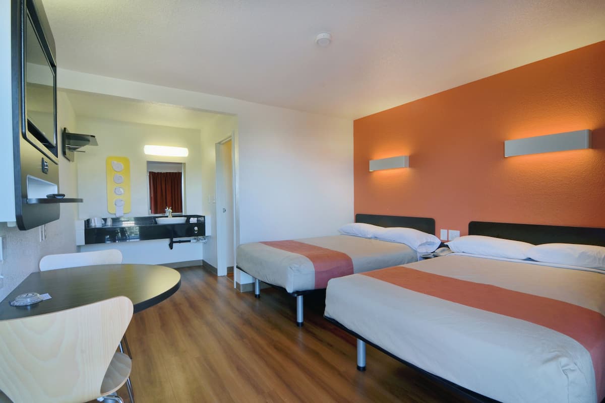 Blackout curtains, free WiFi, bed sheets