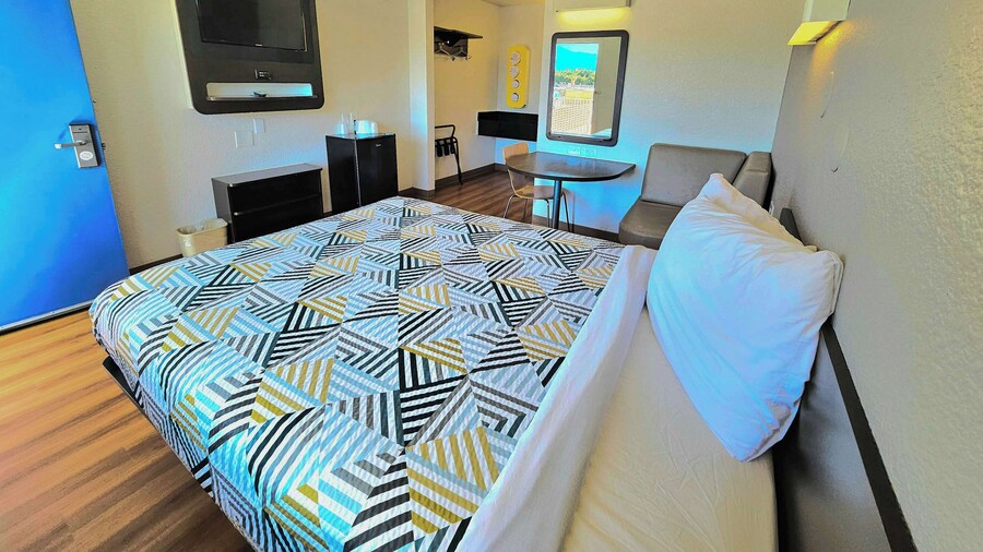 Motel 6 Palm Desert, CA - Palm Springs Area