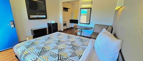 Blackout drapes, free WiFi, bed sheets