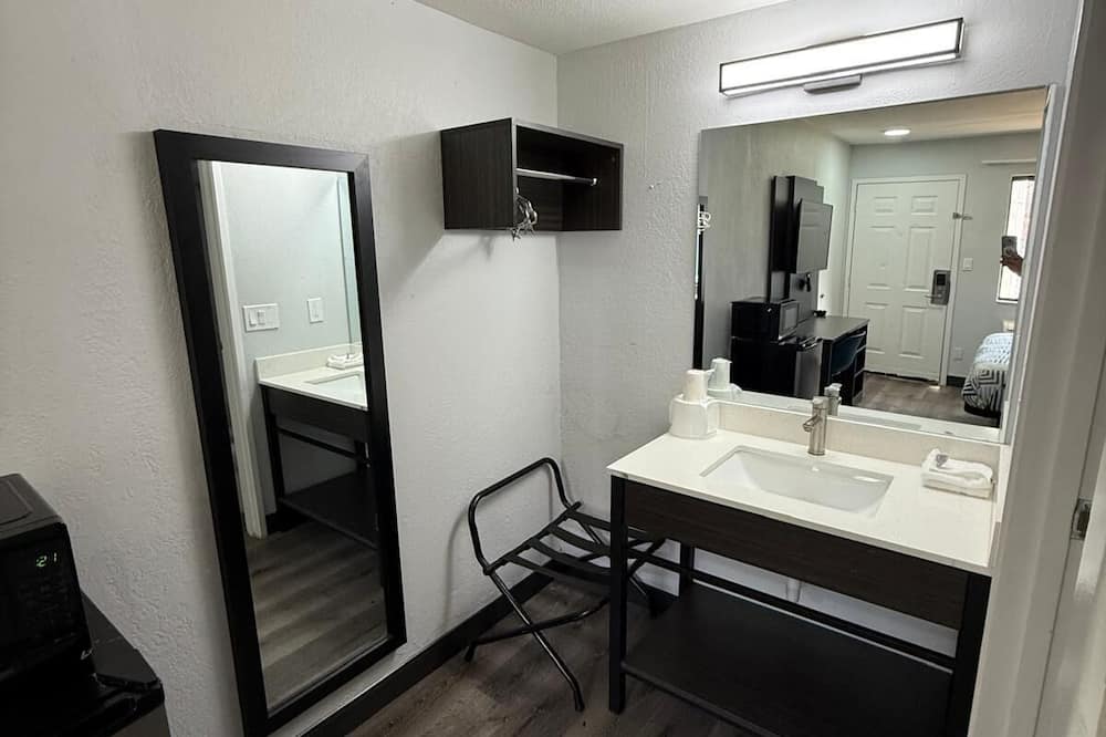 Motel 6 Enfield, CT - Hartford