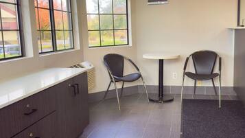 Coin salon dans le hall