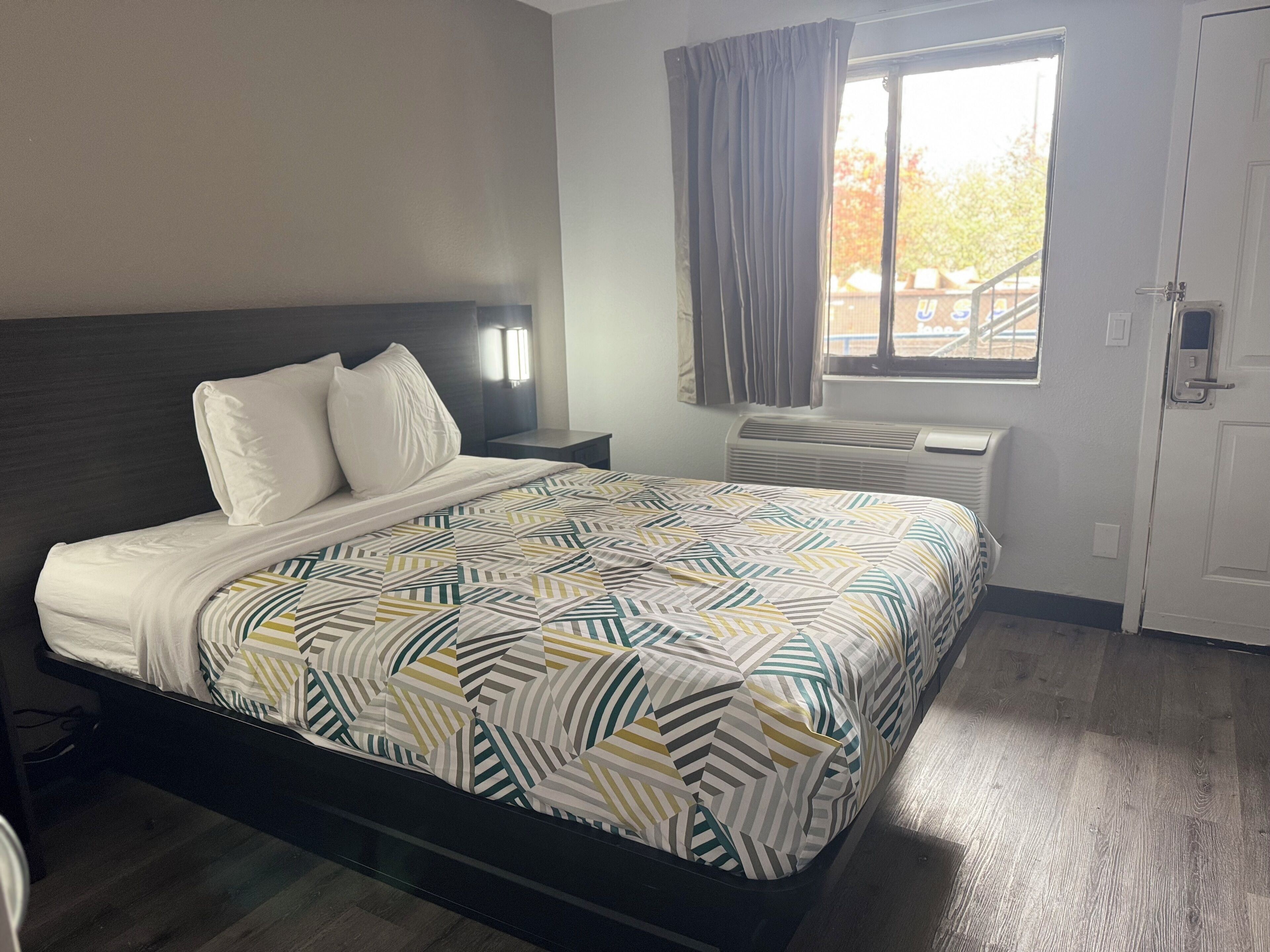 Habitación estándar, 1 cama Queen size, para no fumadores | Wifi gratis y ropa de cama 