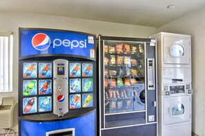 Vending machine - Motel 6 Sacramento, CA - South Sacramento & Elk Grove (Sacramento)