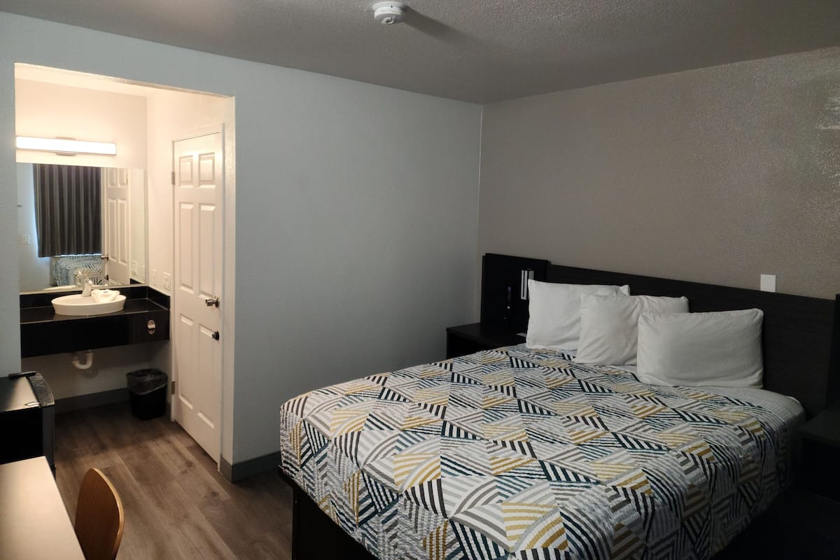 Free WiFi, bed sheets, wheelchair access