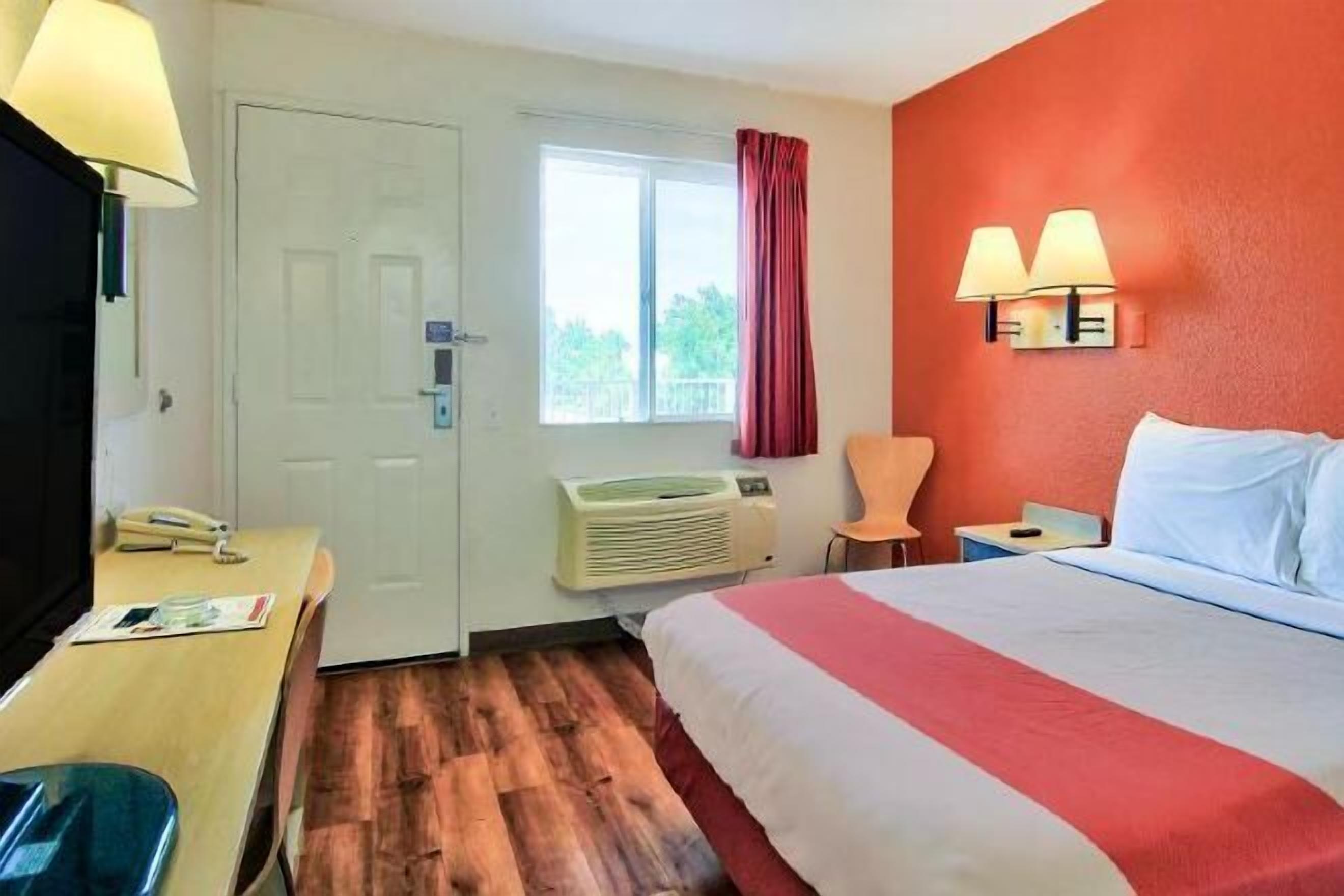 Free WiFi, bed sheets, wheelchair access