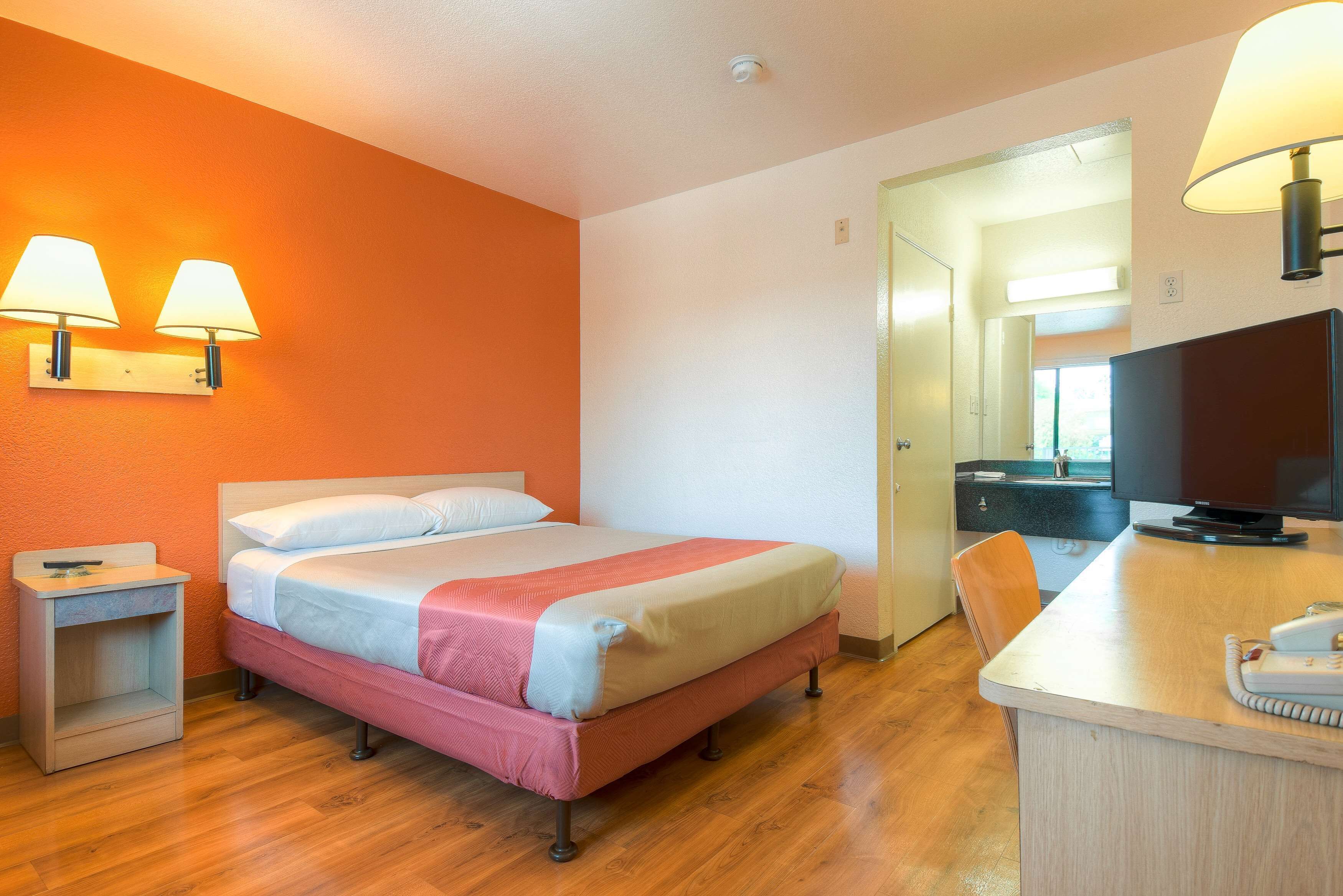 Verdunkelungsvorhänge, Bügeleisen/Bügelbrett, kostenloses WLAN