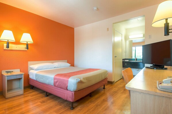 Verduisterende gordijnen, een strijkplank/strijkijzer, gratis wifi