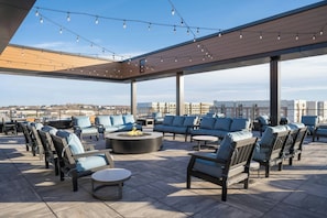 BBQ/picnic area - Residence Inn by Marriott Milwaukee Brookfield at Poplar Creek (Brookfield)