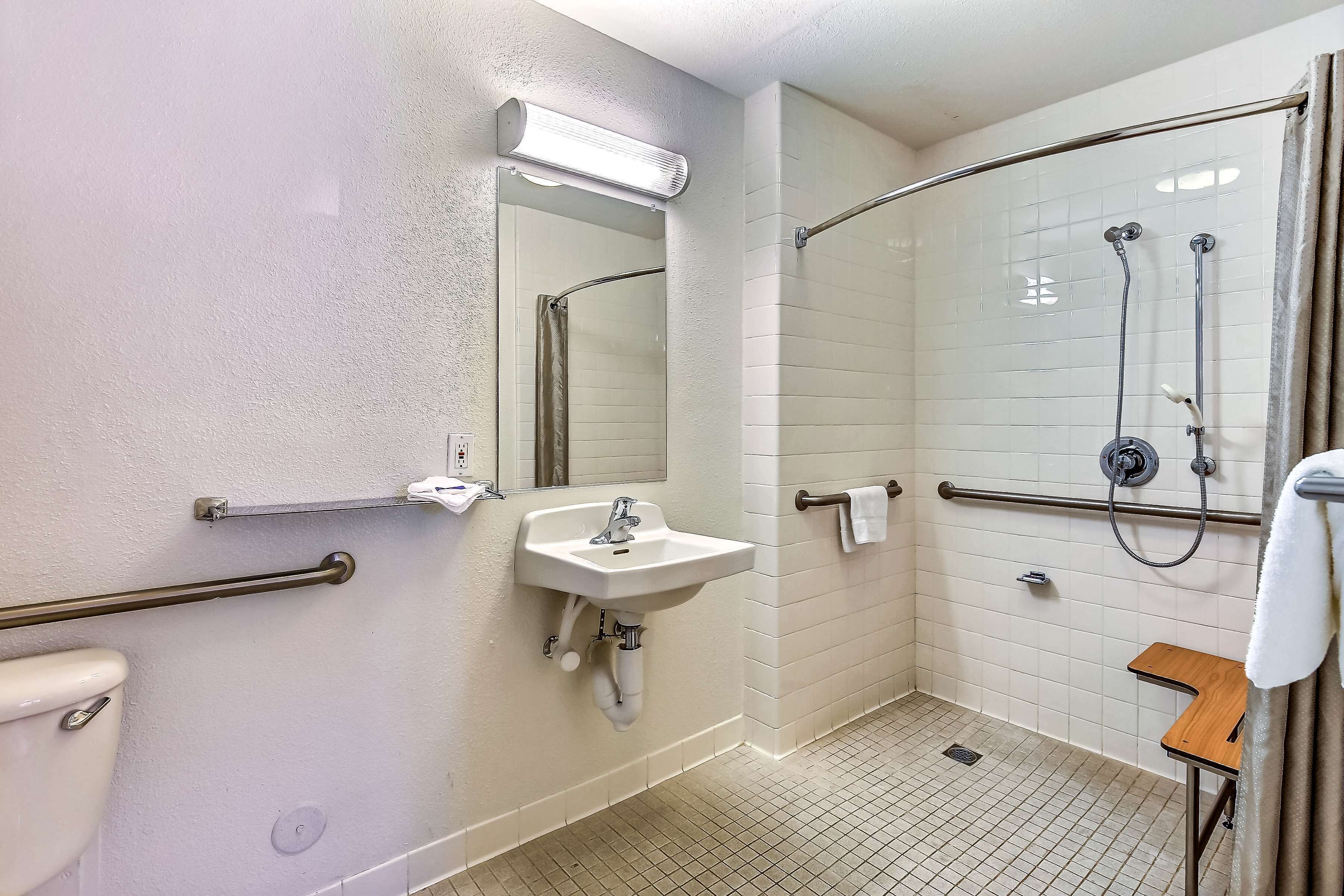 Rolstoeltoegankelijke badkamer