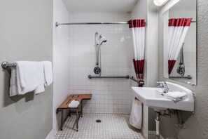 Free toiletries, towels, soap, shampoo - Econo Lodge Vallejo Fairgrounds (Vallejo)