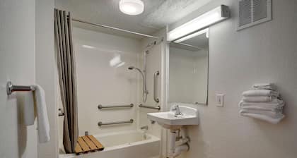 Motel 6 Chicopee, MA - Springfield