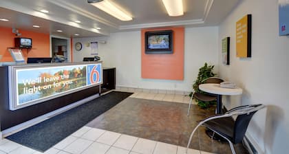 Motel 6 Chicopee, MA - Springfield