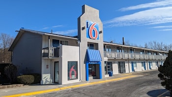 Motel 6 Leominster, MA