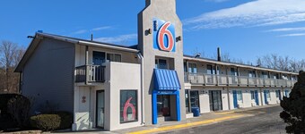 Motel 6 Leominster, MA