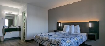 Motel 6 Leominster, MA