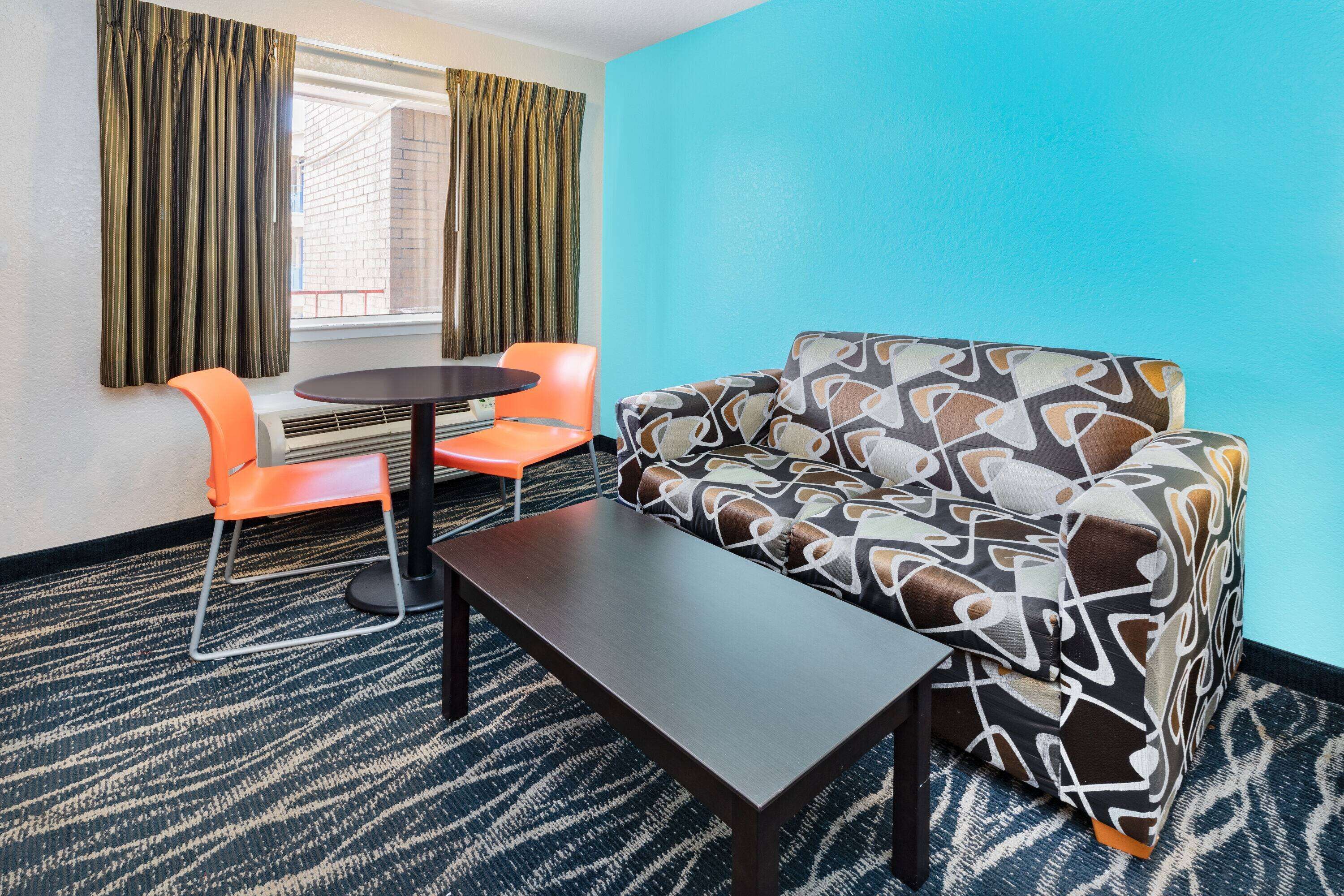 Photo - Howard Johnson by Wyndham Houston Hobby Airport