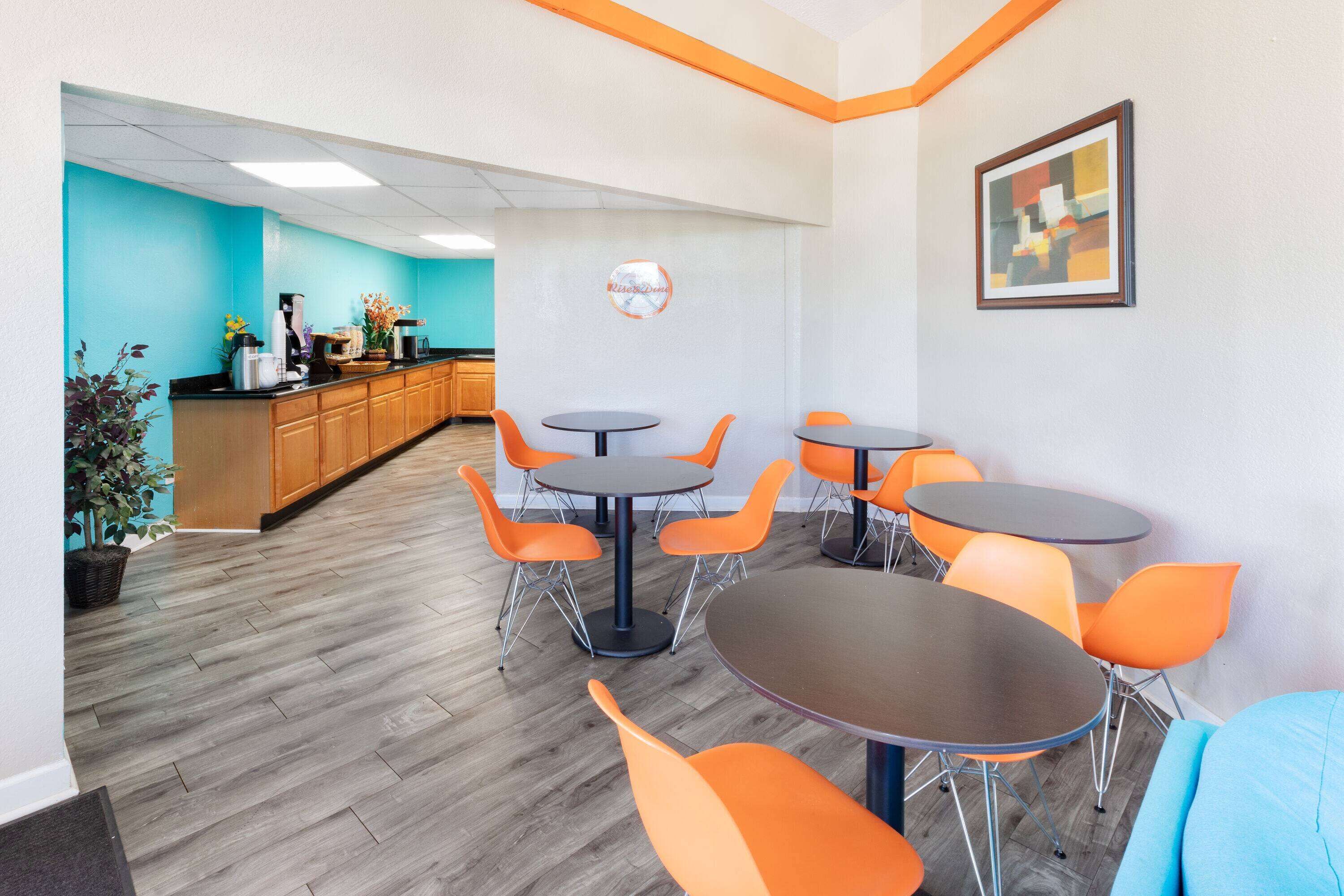 Photo - Howard Johnson by Wyndham Houston Hobby Airport