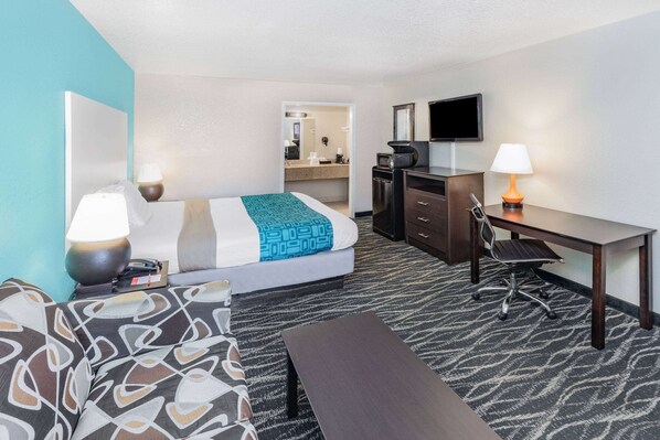 Deluxe Room, 1 King Bed, Smoking - Howard Johnson by Wyndham Houston Hobby Airport (Houston)