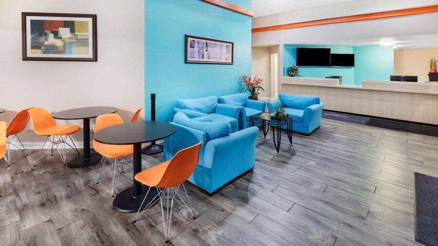 Howard Johnson by Wyndham Houston Hobby Airport