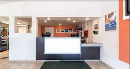 Travelodge by Wyndham Lansing