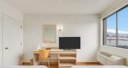 Motel 6 Ogden, UT- Downtown