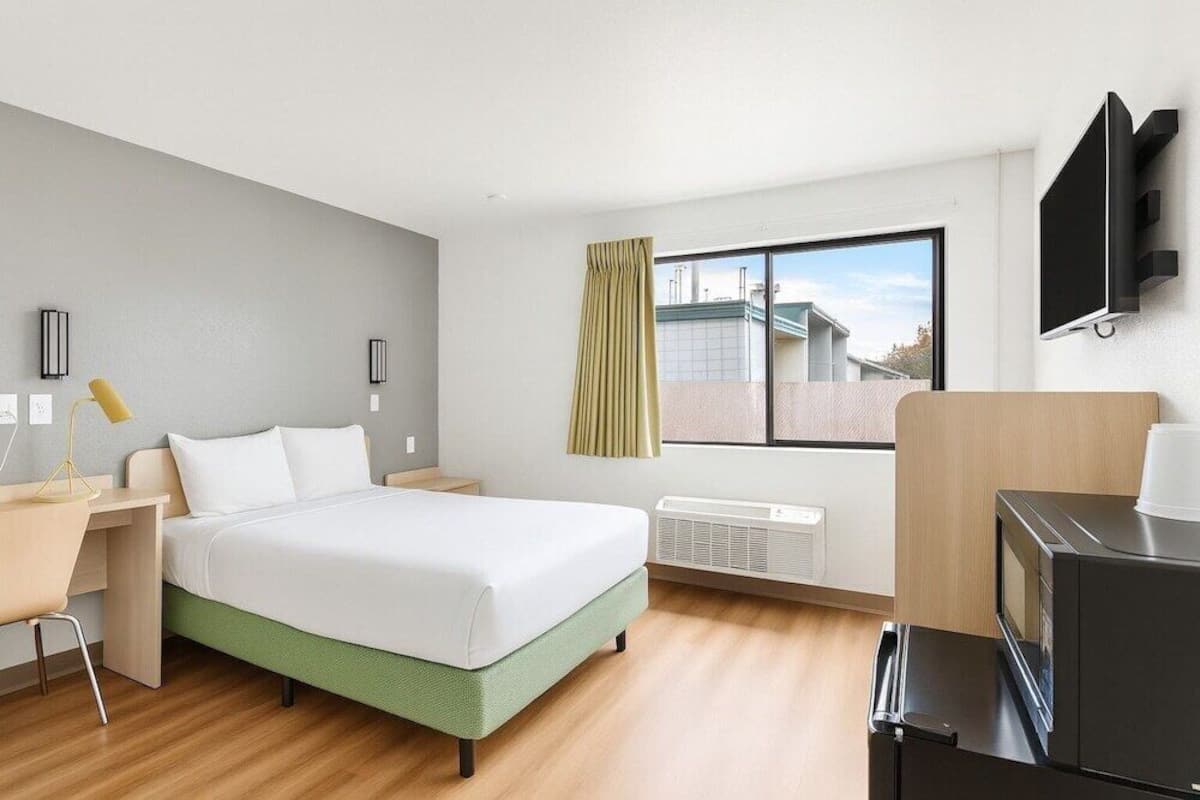 Individually furnished, desk, laptop workspace, blackout drapes