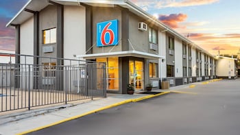 Motel 6 Ogden, UT- Downtown