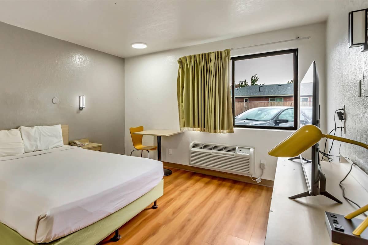 Individually furnished, desk, laptop workspace, blackout drapes