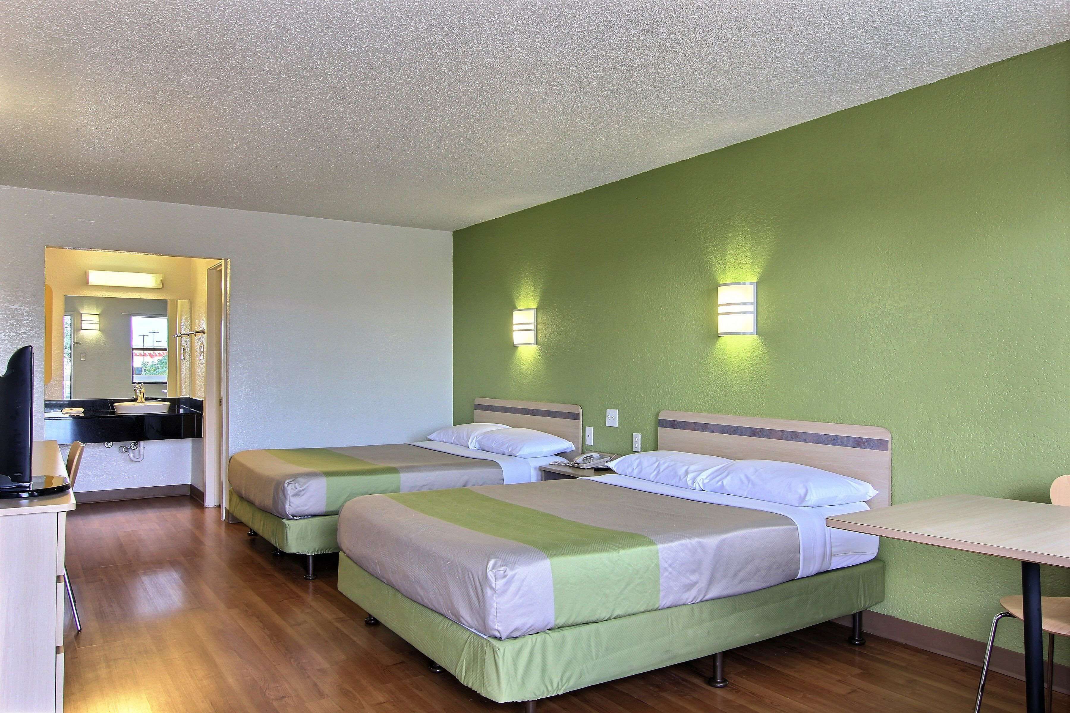 Photo - Motel 6 Austin, TX - Central Downtown UT