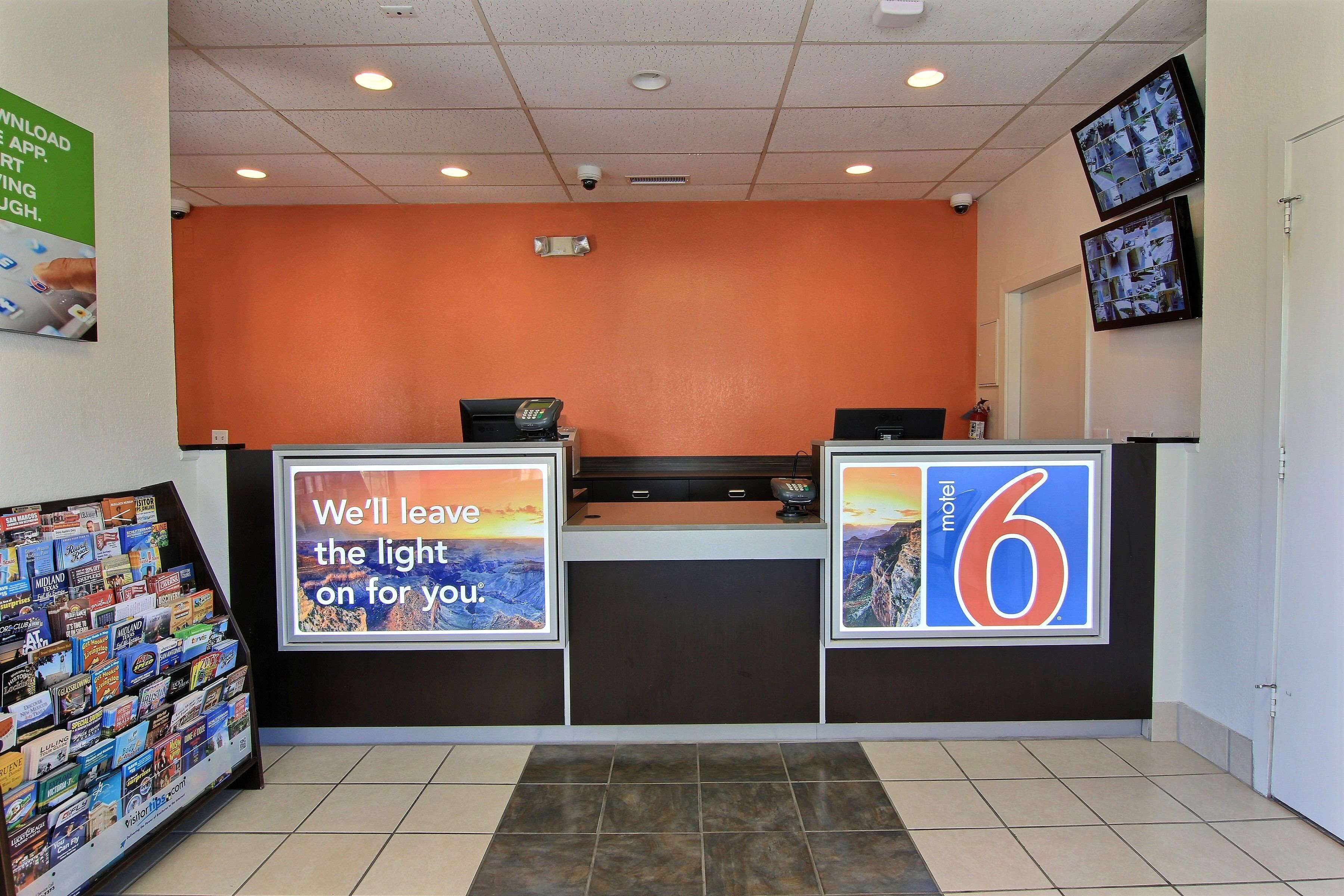 Photo - Motel 6 Austin, TX - Central Downtown UT