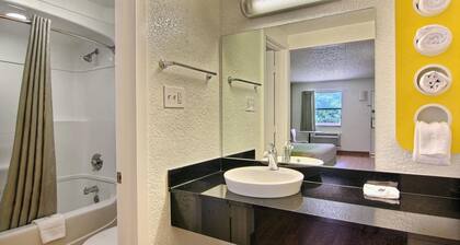 Motel 6 Austin, TX - Central Downtown UT