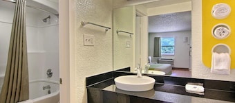Motel 6 Austin, TX - Central Downtown UT